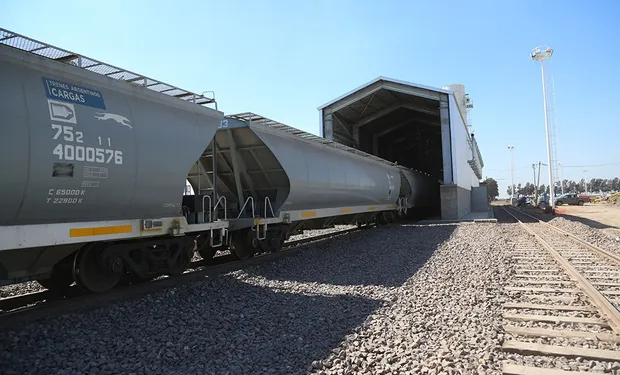 Tren rumbo a los puertos de TimbÃºes